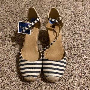 Wedges size 7 blue and white